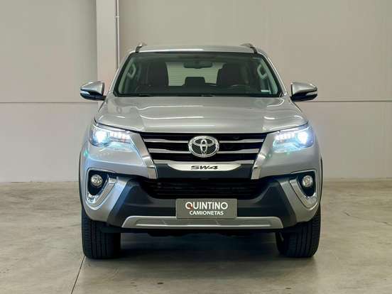 TOYOTA-HILUX SW4-2.8 SRX 4X4 7 LUGARES 16V TURBO INTERCOOLER DIESEL 4P AUTOMÁTICO TOYOTA-HILUX SW4-2017