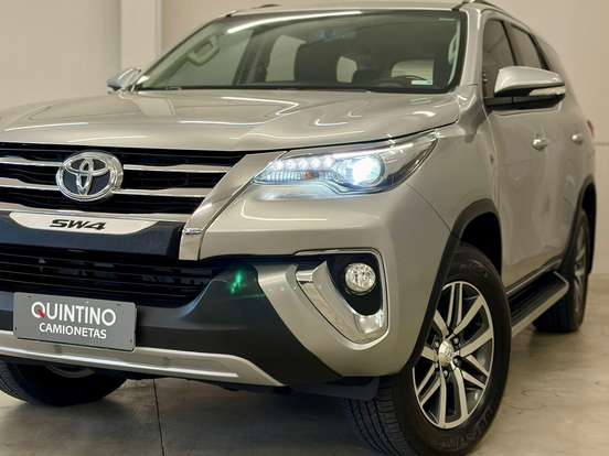 TOYOTA-HILUX SW4-2017