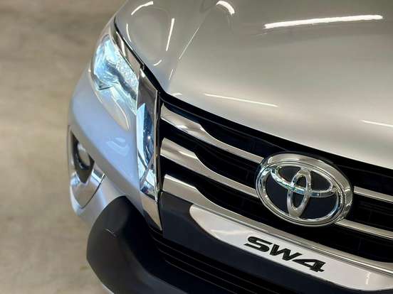 TOYOTA-HILUX SW4-2017