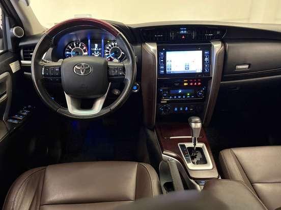 TOYOTA-HILUX SW4-2017