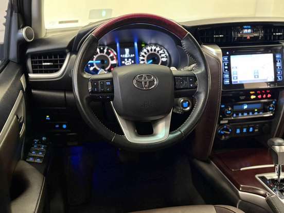 TOYOTA-HILUX SW4-2017