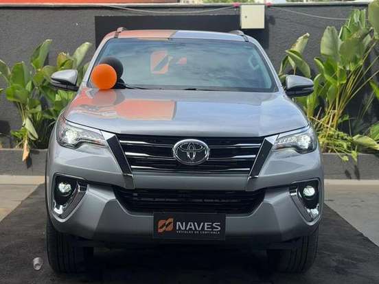 TOYOTA-HILUX SW4-2.8 SRX 4X4 7 LUGARES 16V TURBO INTERCOOLER DIESEL 4P AUTOMÁTICO TOYOTA-HILUX SW4-2019