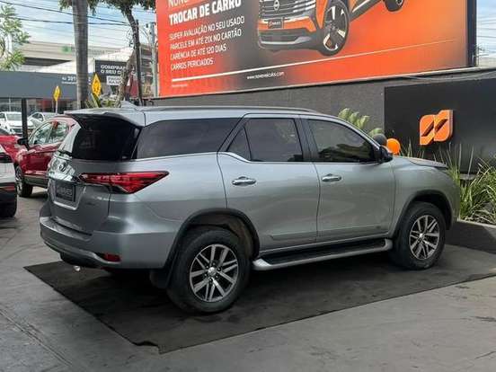 TOYOTA-HILUX SW4-2.8 SRX 4X4 7 LUGARES 16V TURBO INTERCOOLER DIESEL 4P AUTOMÁTICO TOYOTA-HILUX SW4-2019