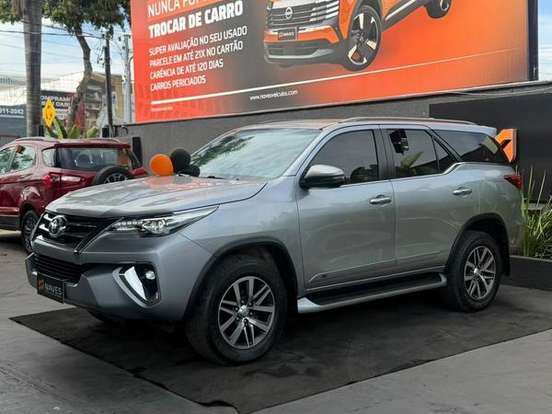 TOYOTA-HILUX SW4-2.8 SRX 4X4 7 LUGARES 16V TURBO INTERCOOLER DIESEL 4P AUTOMÁTICO TOYOTA-HILUX SW4-2019
