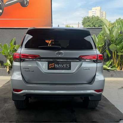 TOYOTA-HILUX SW4-2.8 SRX 4X4 7 LUGARES 16V TURBO INTERCOOLER DIESEL 4P AUTOMÁTICO TOYOTA-HILUX SW4-2019