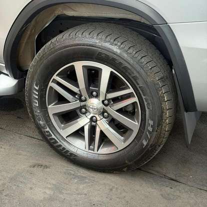 TOYOTA-HILUX SW4-2019