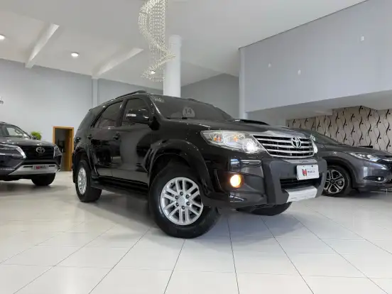 TOYOTA-HILUX SW4-2014