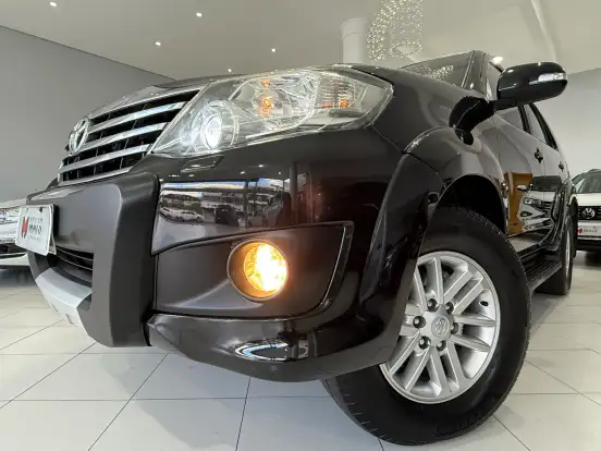 TOYOTA-HILUX SW4-2014