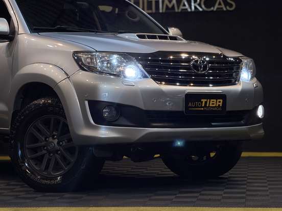 TOYOTA-HILUX SW4-2014