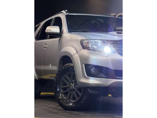 TOYOTA-HILUX SW4-2014