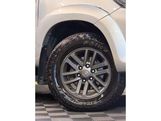 TOYOTA-HILUX SW4-2014