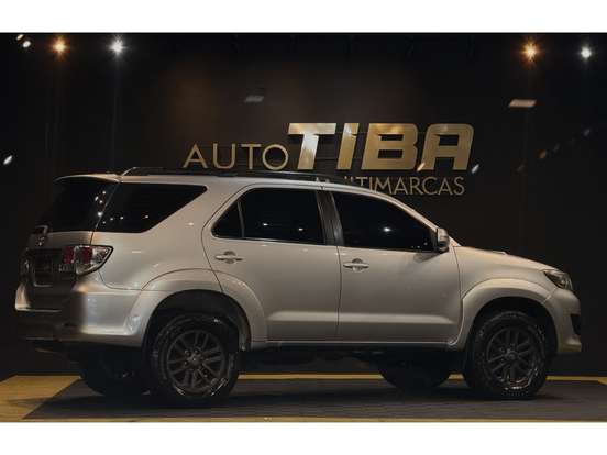 TOYOTA-HILUX SW4-2014