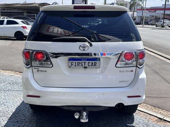TOYOTA-HILUX SW4-2013
