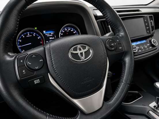 TOYOTA-RAV4-2018