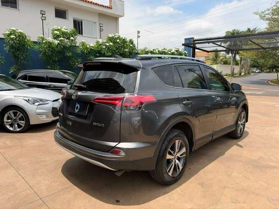 TOYOTA-RAV4-2017