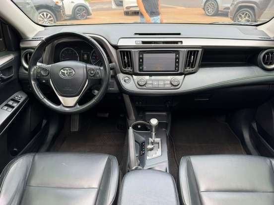 TOYOTA-RAV4-2017