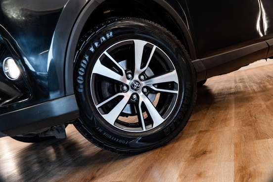 TOYOTA-RAV4-2018