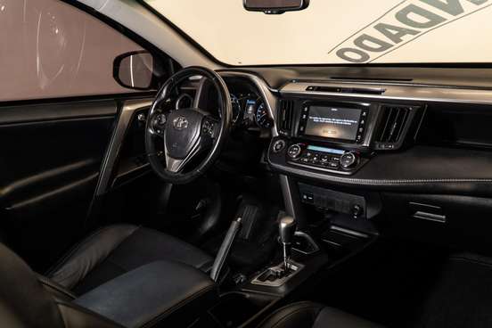 TOYOTA-RAV4-2018