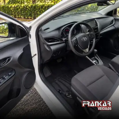 TOYOTA-YARIS-2023