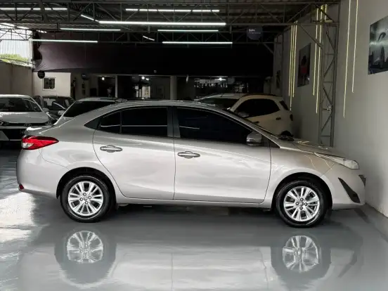 TOYOTA-YARIS-2018