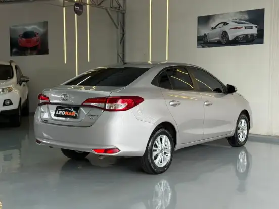 TOYOTA-YARIS-2018