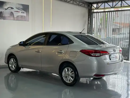 TOYOTA-YARIS-2018
