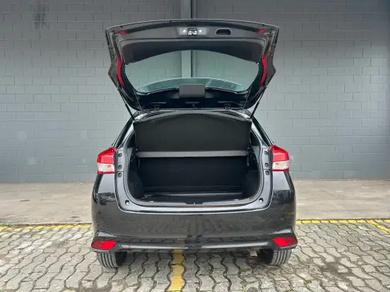 TOYOTA-YARIS-2025