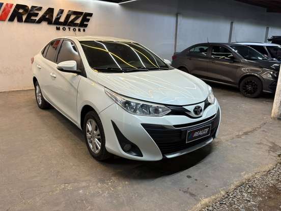 TOYOTA-YARIS-2019