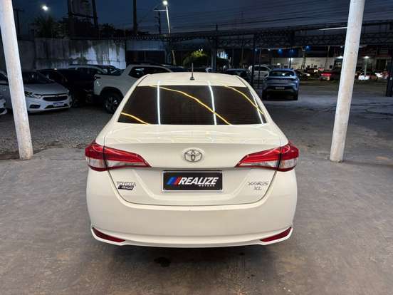 TOYOTA-YARIS-2019