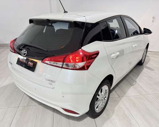 TOYOTA-YARIS-2018
