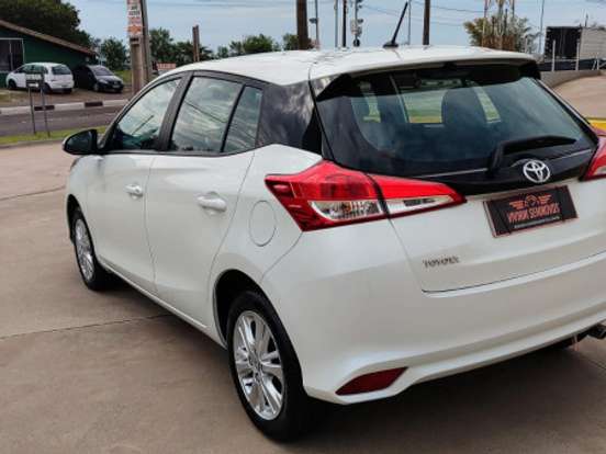 TOYOTA-YARIS-1.3 16V FLEX XL MULTIDRIVE TOYOTA-YARIS-2018