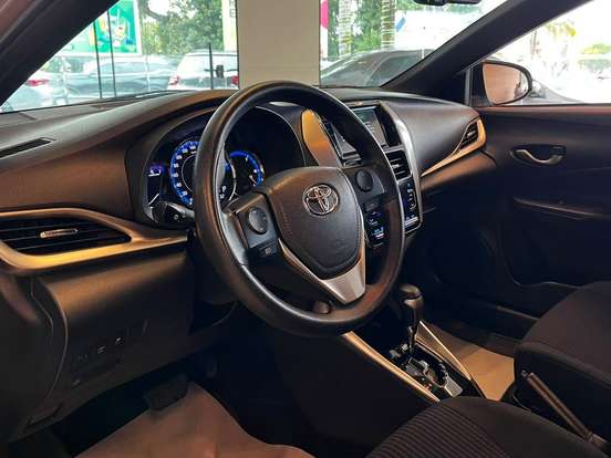 TOYOTA-YARIS-2019