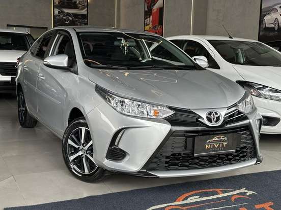 TOYOTA-YARIS-2022