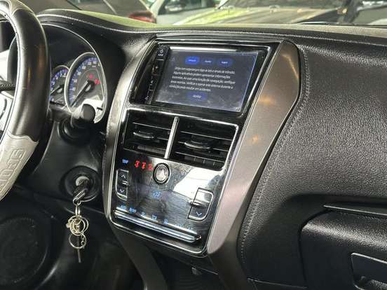 TOYOTA-YARIS-2022