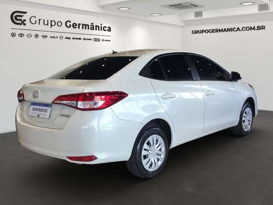 TOYOTA-YARIS-2020