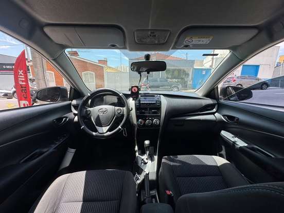 TOYOTA-YARIS-2020