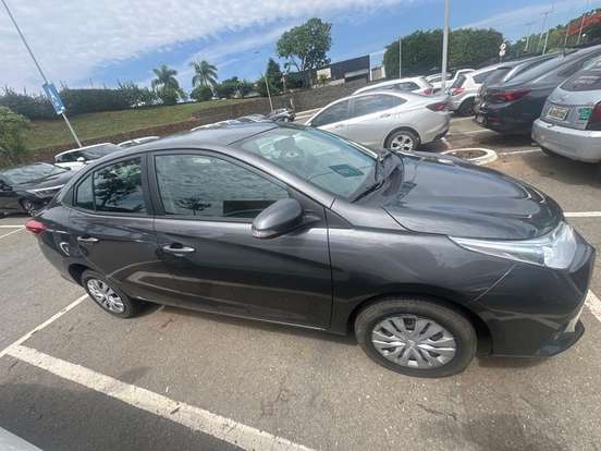 TOYOTA-YARIS-2024