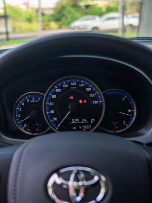 TOYOTA-YARIS-2023