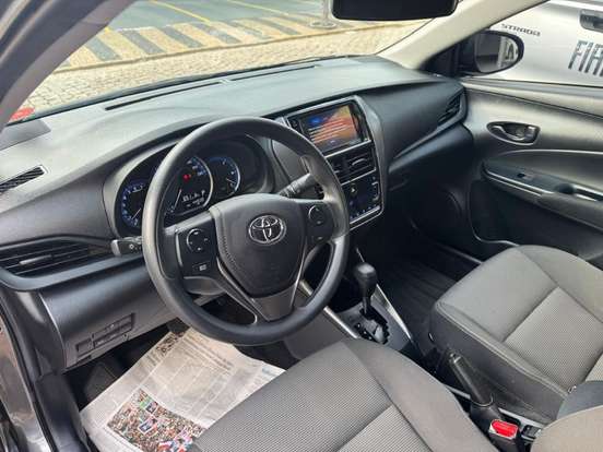 TOYOTA-YARIS-2023