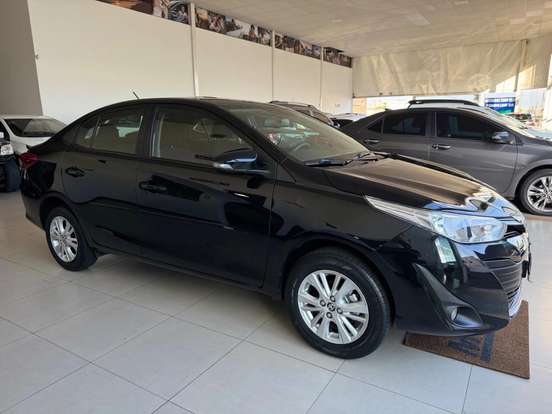 TOYOTA-YARIS-2018