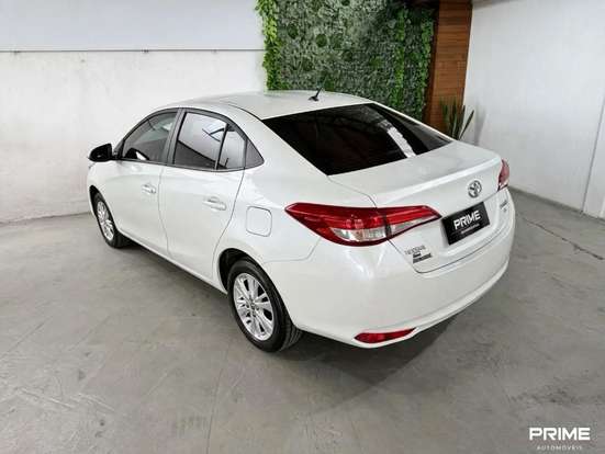 TOYOTA-YARIS-2019