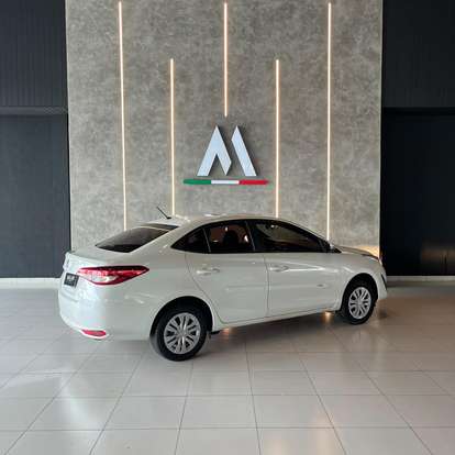 TOYOTA-YARIS-2019