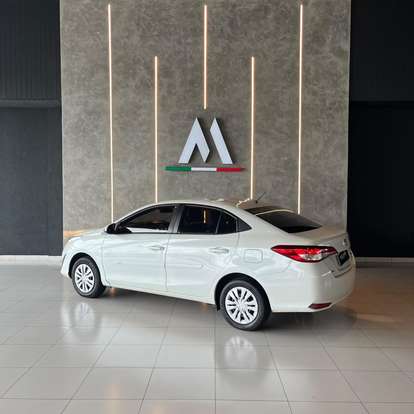 TOYOTA-YARIS-2019