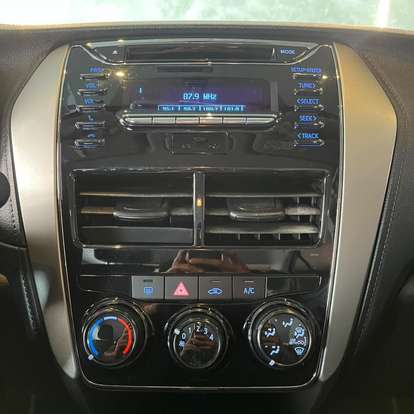 TOYOTA-YARIS-2019