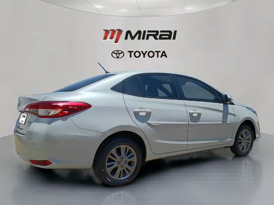 TOYOTA-YARIS-2021