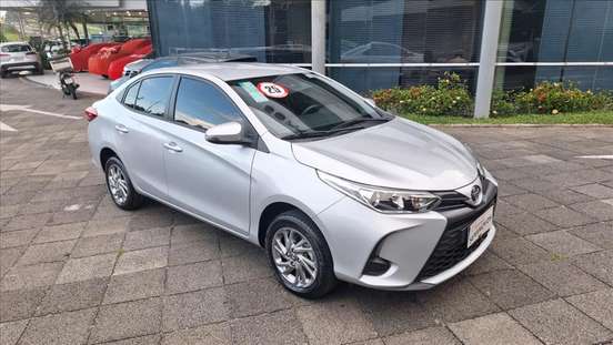 TOYOTA-YARIS-2024