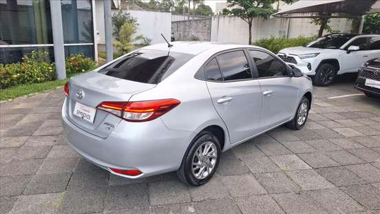TOYOTA-YARIS-2024