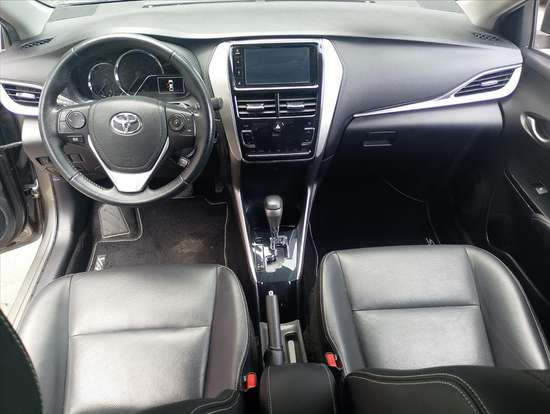 TOYOTA-YARIS-2019