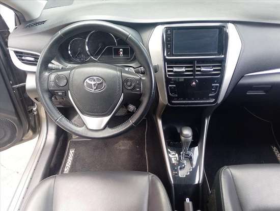 TOYOTA-YARIS-2019