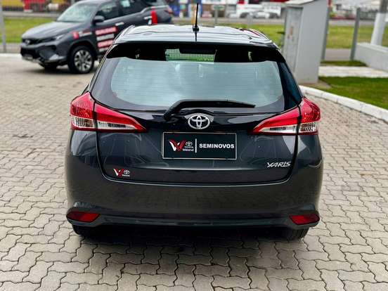 TOYOTA-YARIS-2024